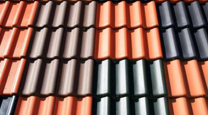 Blachy czy blachodachówki – jakie pokrycie dachowe do domu wybrać? Właściwości obu materiałów